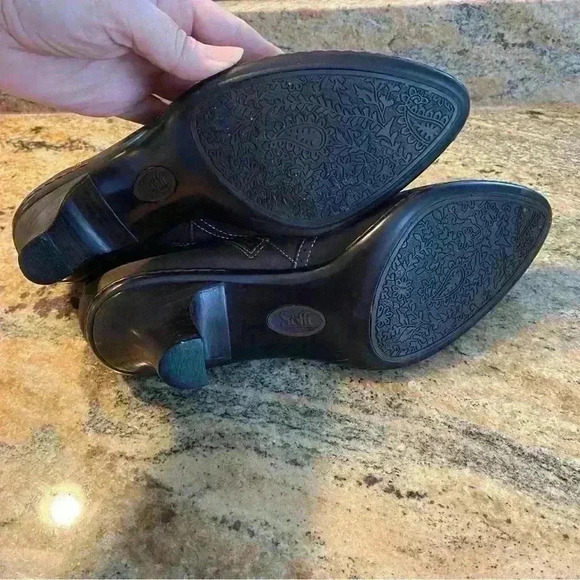 Sofft Brown Leather Wingtip Ankle Boots Size 8 Medium - Picture 9 of 13